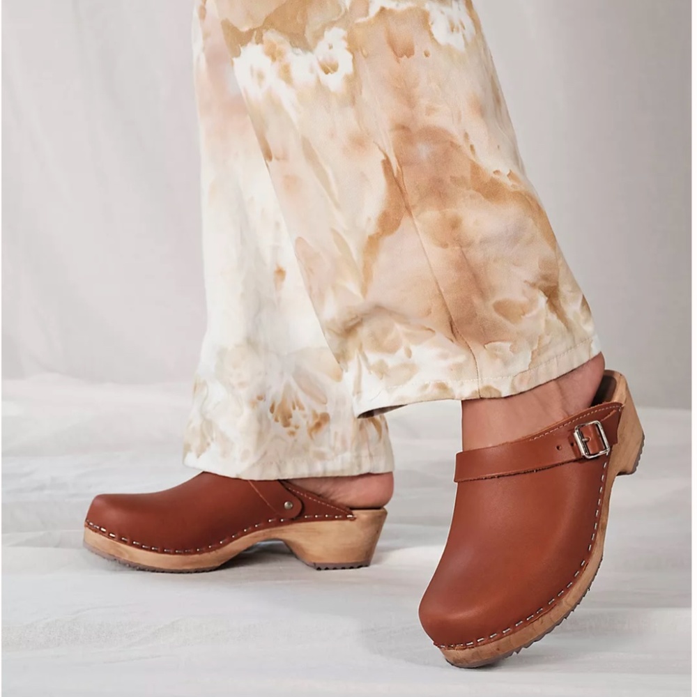 MIA Alma Clogs New in Box sz 36